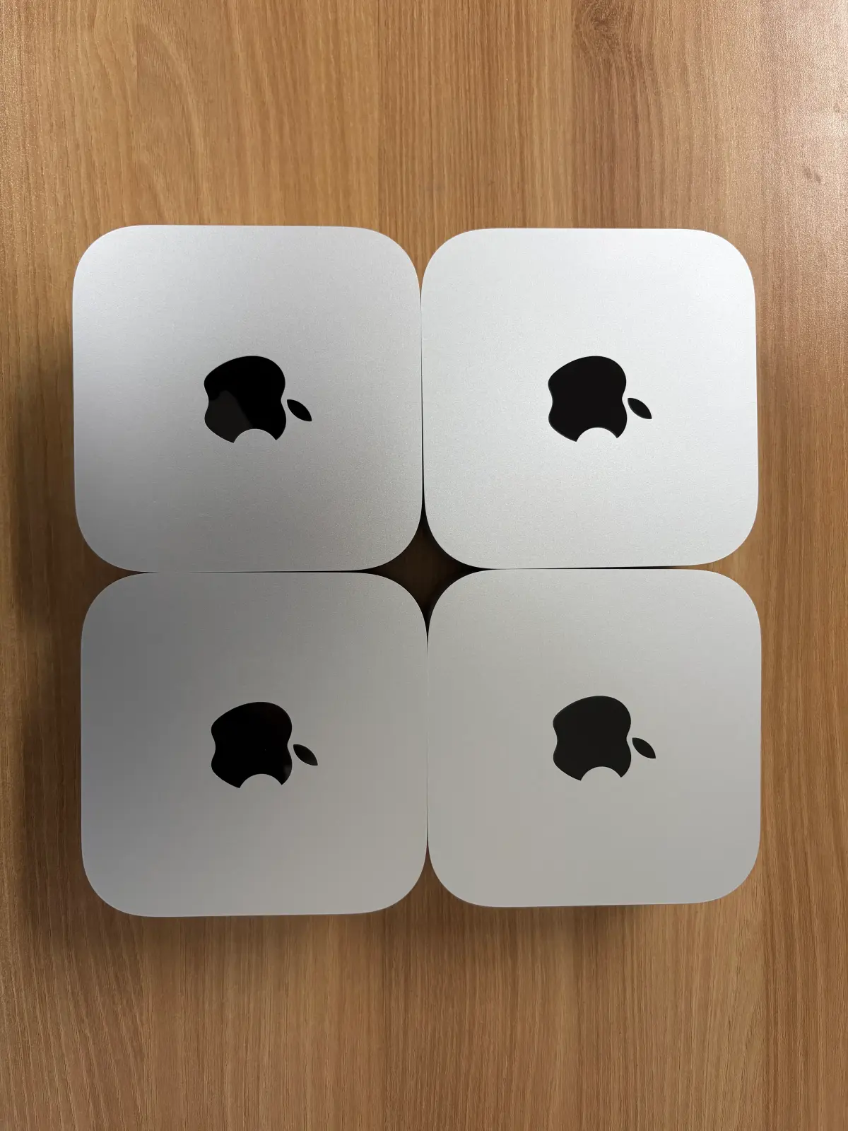 맥미니 4대 나란히 정렬